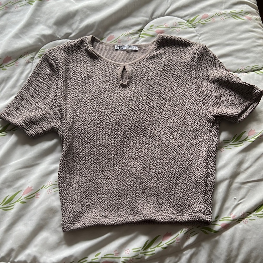 Mauve, terry ruched, key hole cut out short sleeve Zara top. Size S